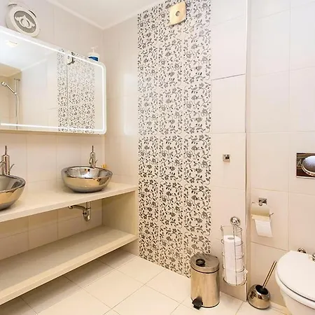 Designer Maisonette In A Gated * София