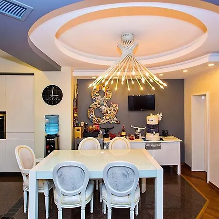 Designer Maisonette In A Gated * София